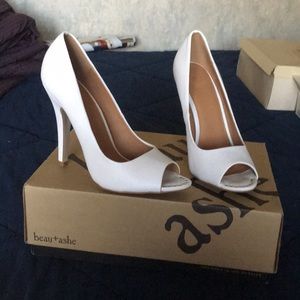 Beau + Ashe Helenka White/Gunmetal 8.5 US